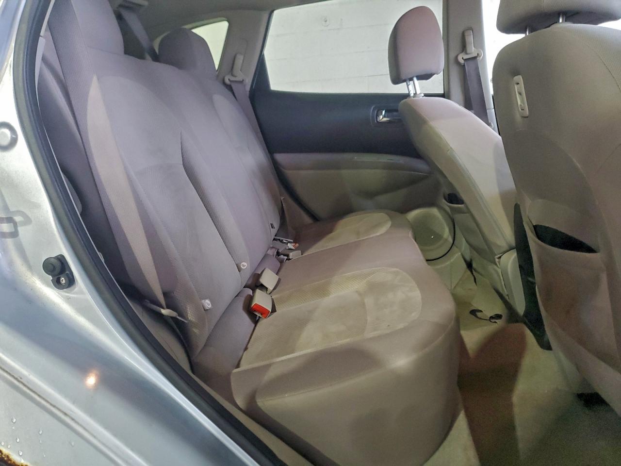 Nissan Rogue S Image 4