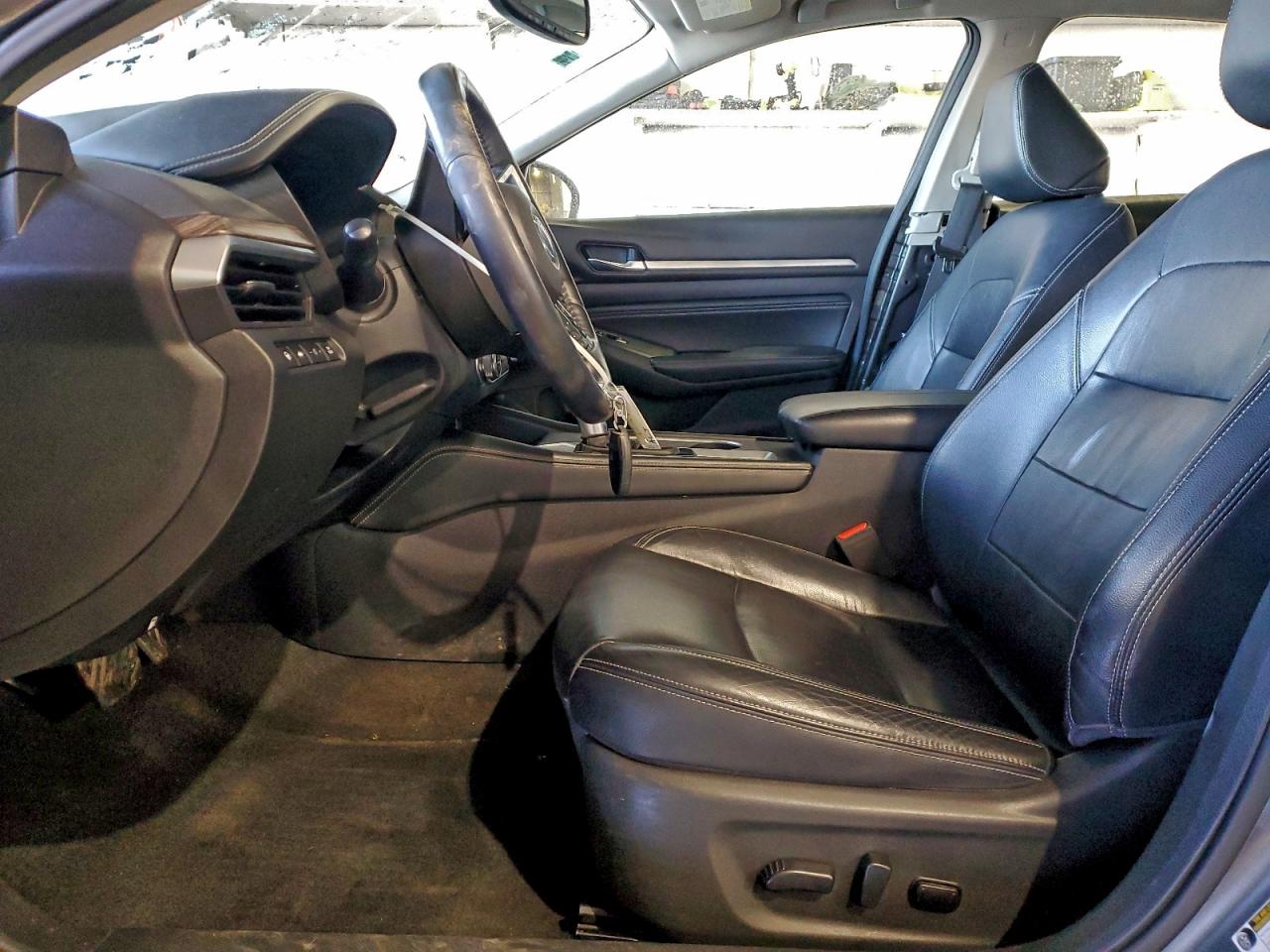 Nissan Altima Platinum Image 9