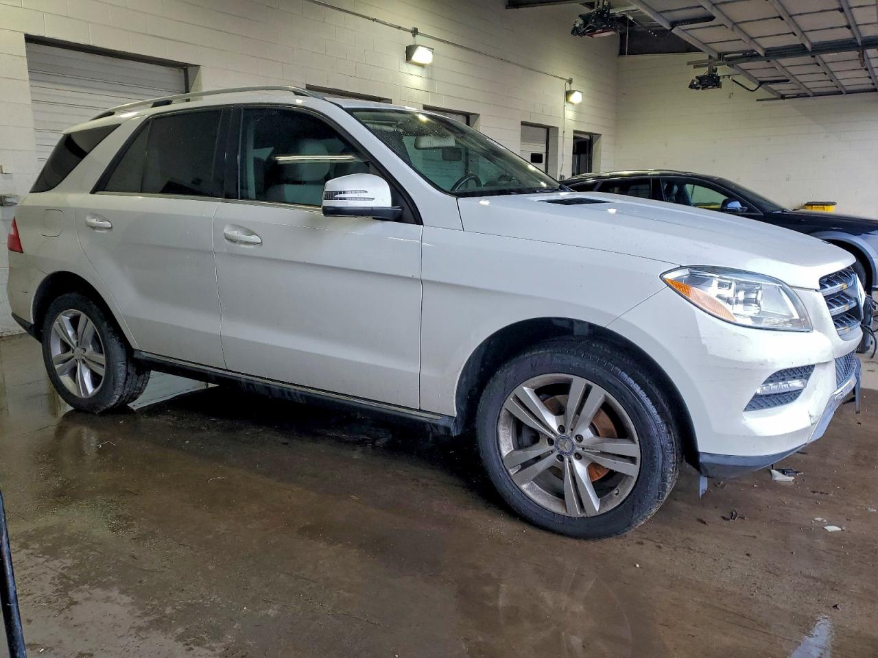 Mercedes-Benz M-Class 350 4matic Image 12