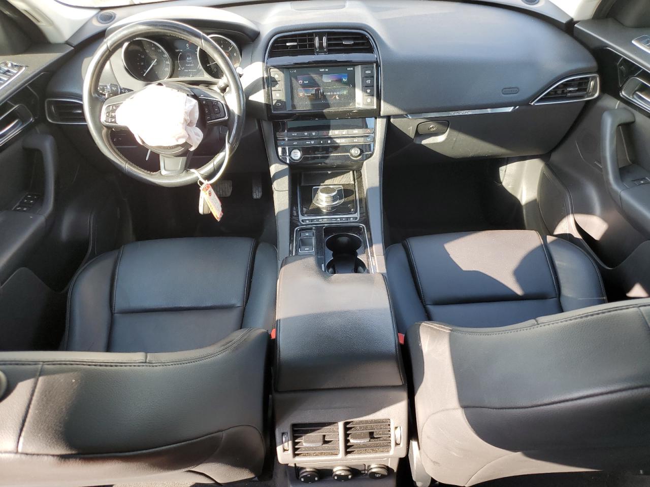 Jaguar F-PACE Premium Image 4