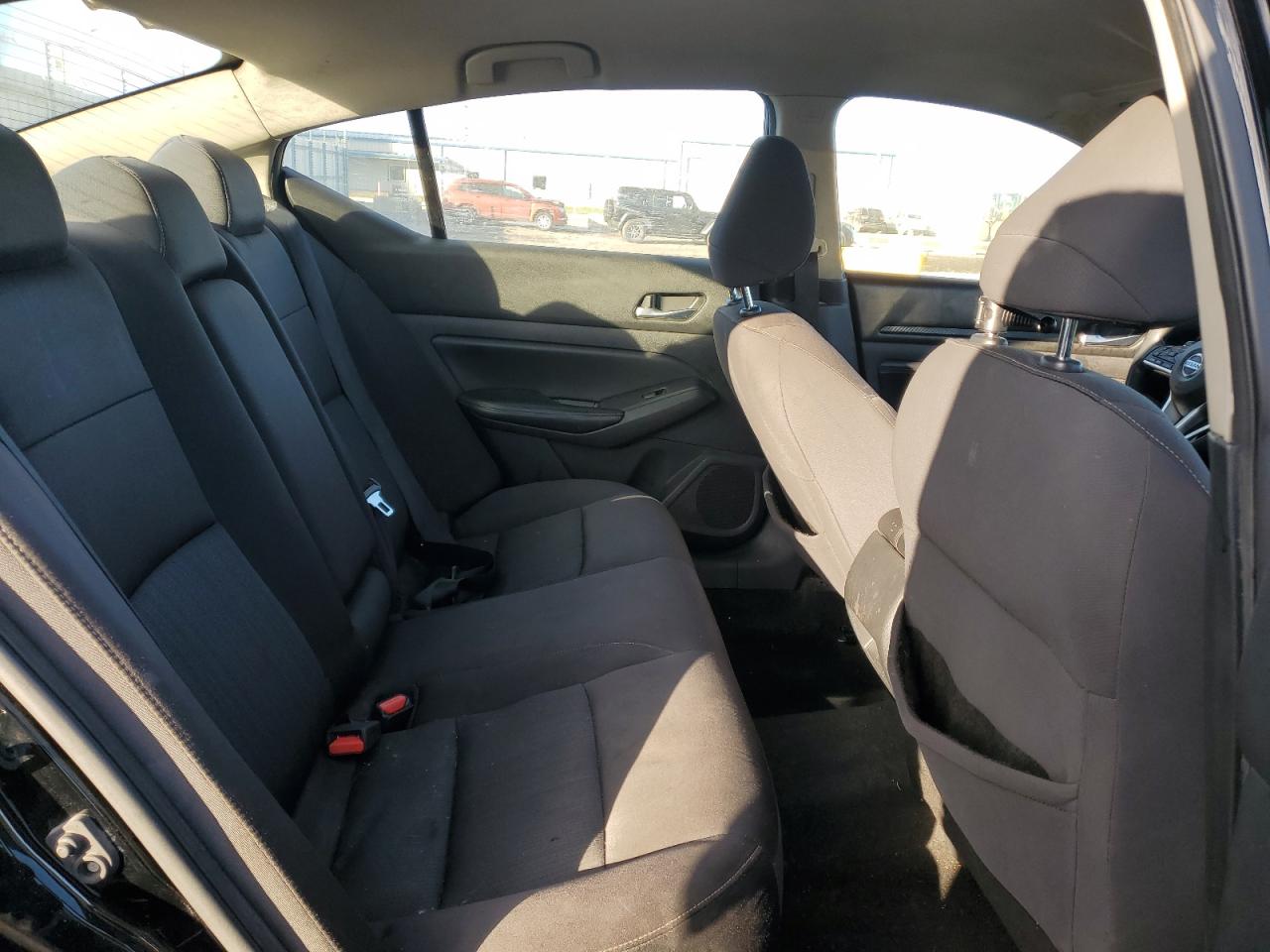 Nissan Altima S Image 11