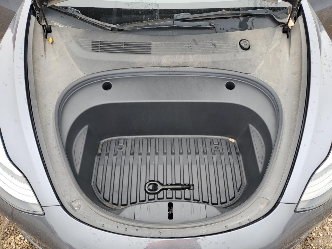 Tesla Model 3 Image 12