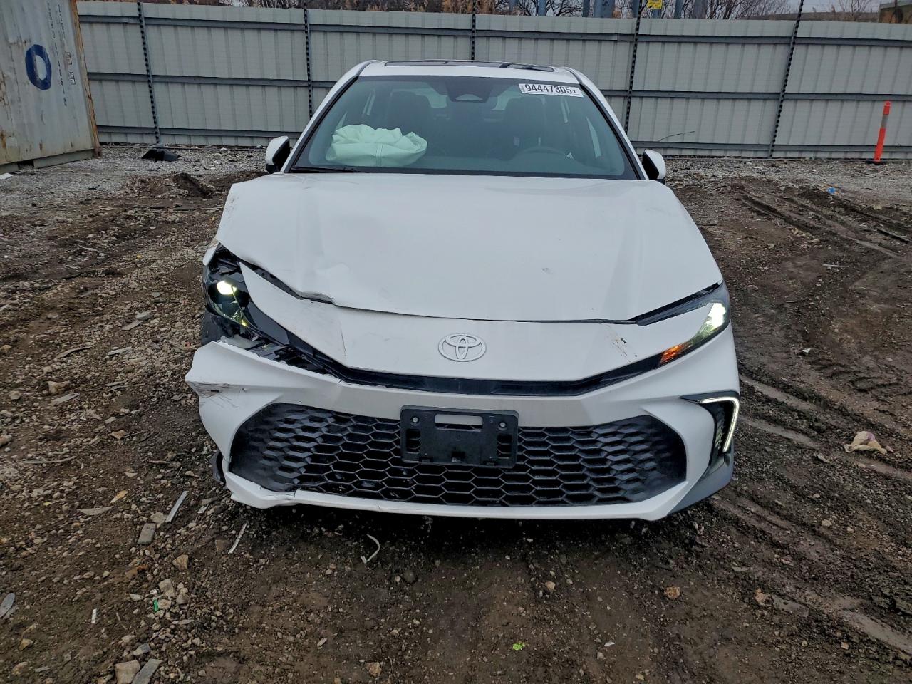 Toyota Camry Xse Image 3