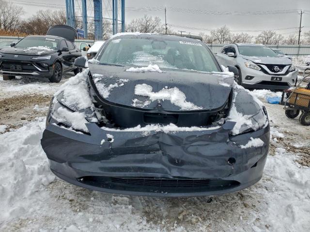 Tesla Model 3 Image 7
