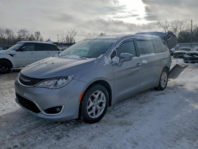  Salvage Chrysler Pacifica
