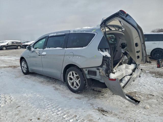 Chrysler Pacifica Touring Plus Image 2