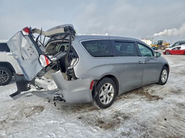 Chrysler Pacifica Touring Plus Image 13