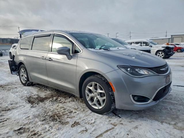 Chrysler Pacifica Touring Plus Image 12