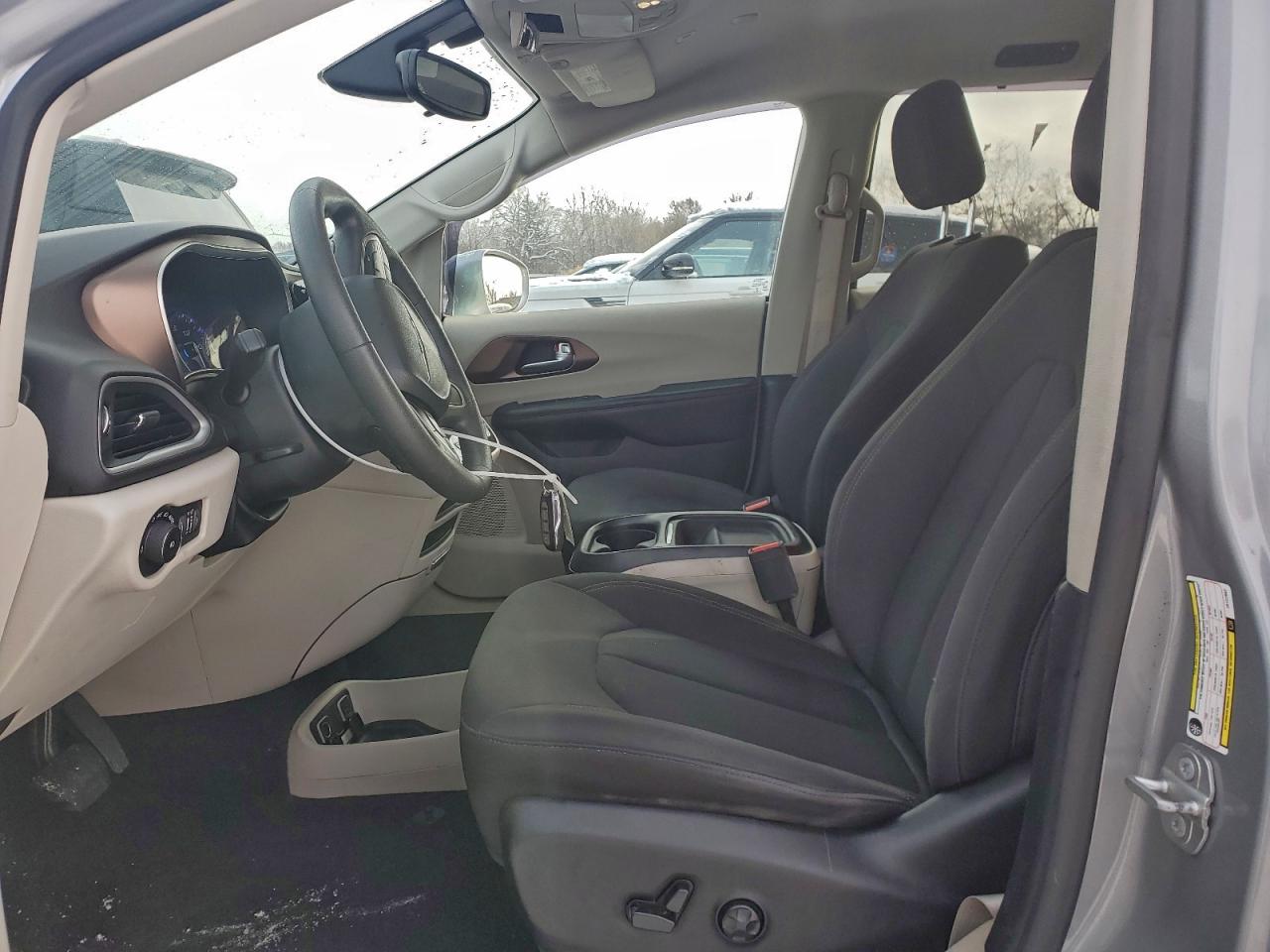 Chrysler Pacifica Touring Plus Image 3