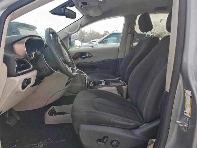 Chrysler Pacifica Touring Plus Image 3