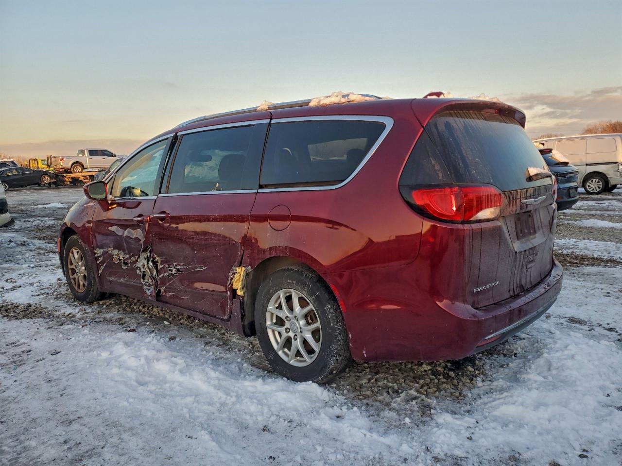 Chrysler Pacifica Touring L Image 9