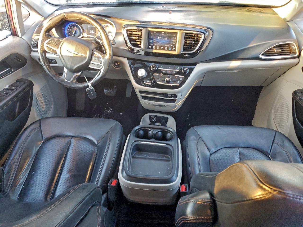 Chrysler Pacifica Touring L Image 8