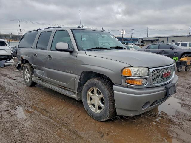 GMC Yukon Denali Image 13