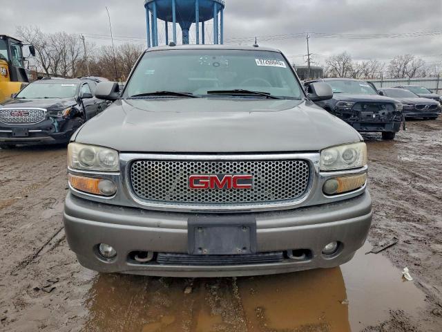 GMC Yukon Denali Image 4