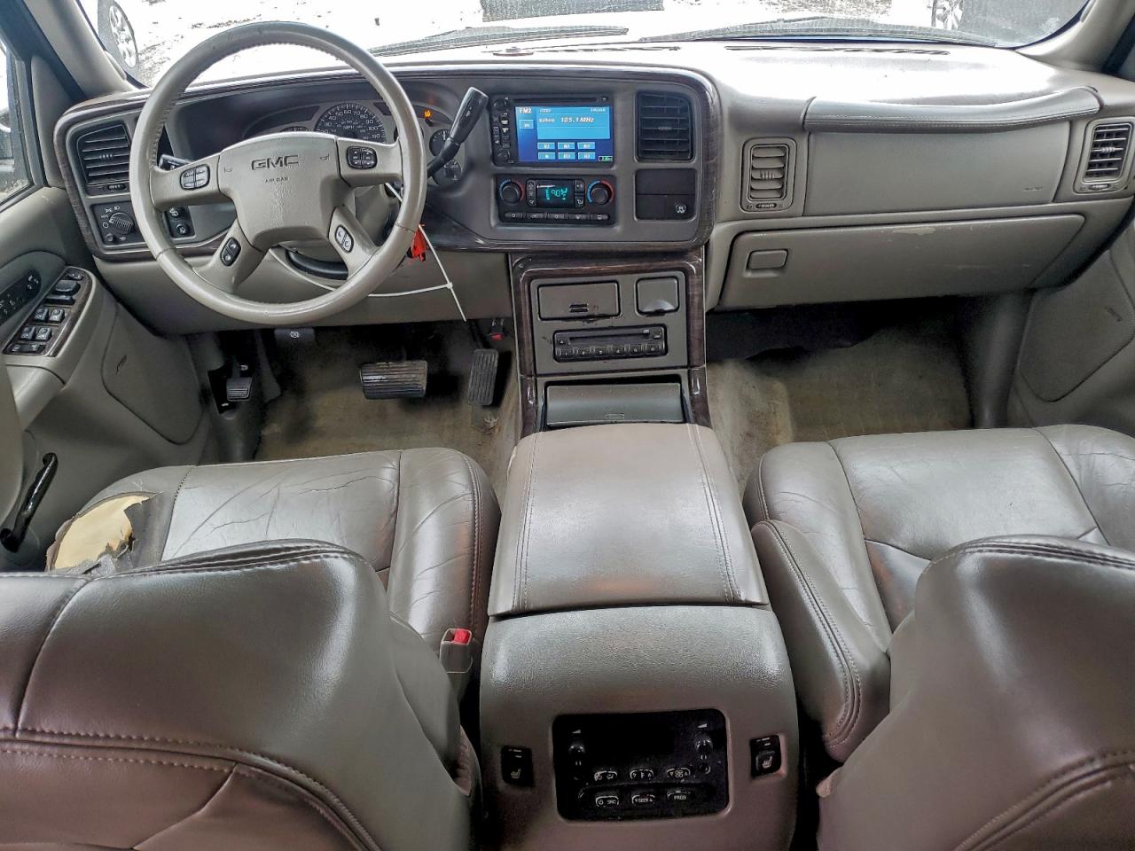 GMC Yukon Denali Image 6