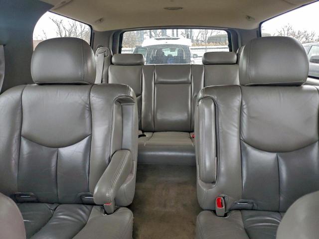 GMC Yukon Denali Image 11