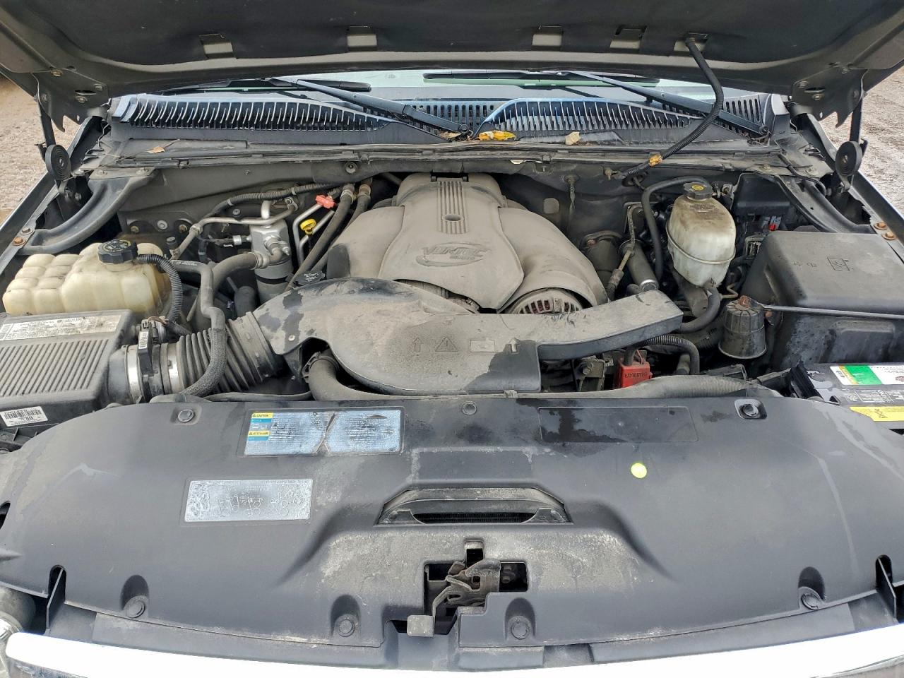 GMC Yukon Denali Image 8