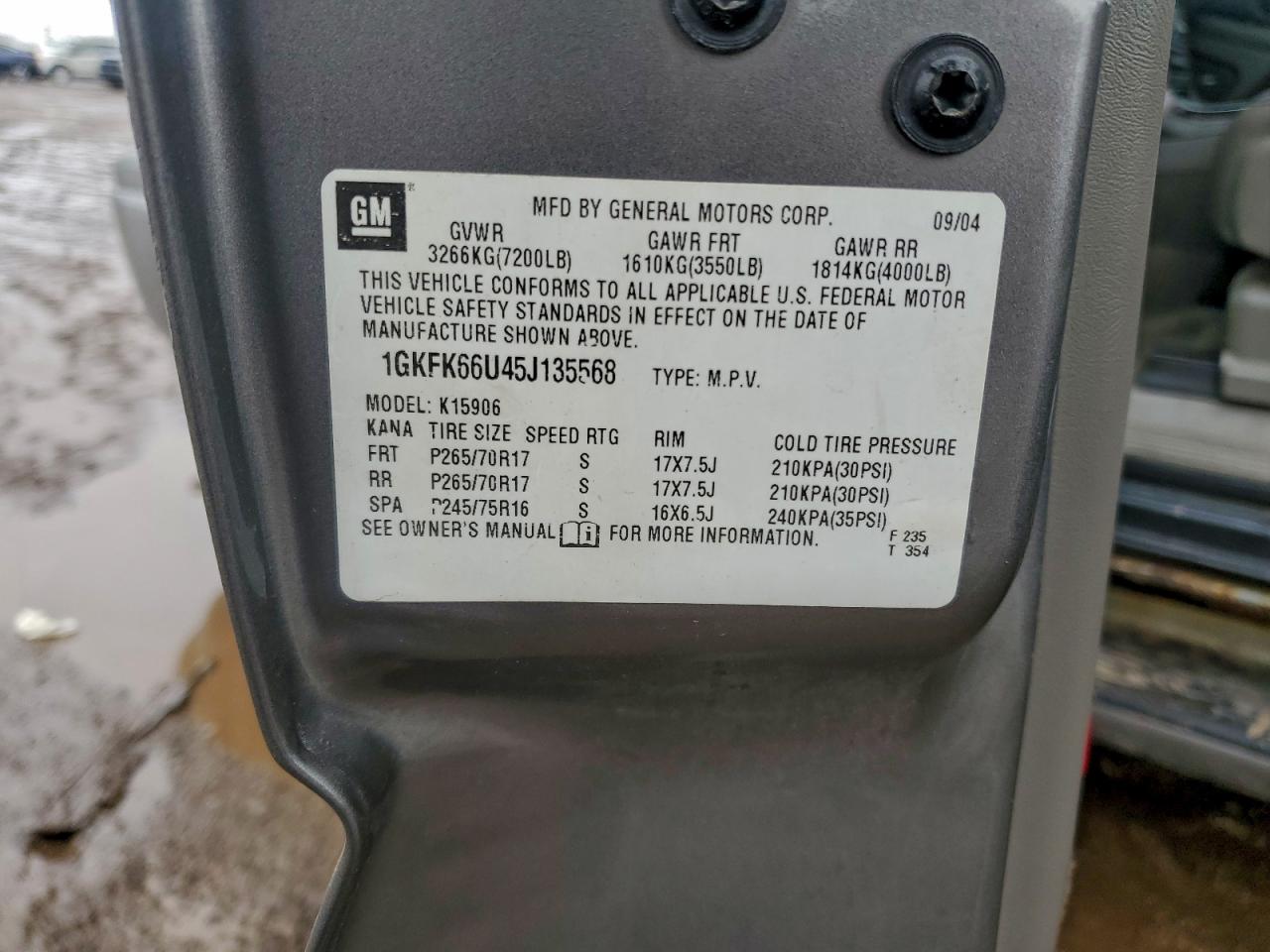 GMC Yukon Denali Image 9