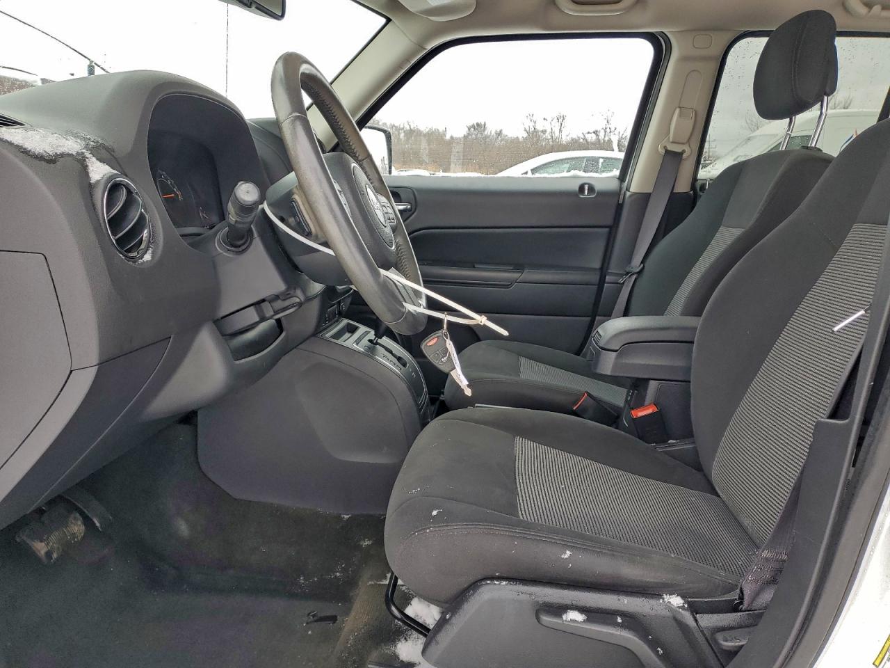 Jeep Patriot Latitude Image 4