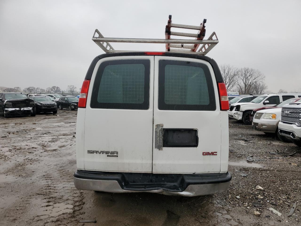 GMC Savana G2500 Image 3