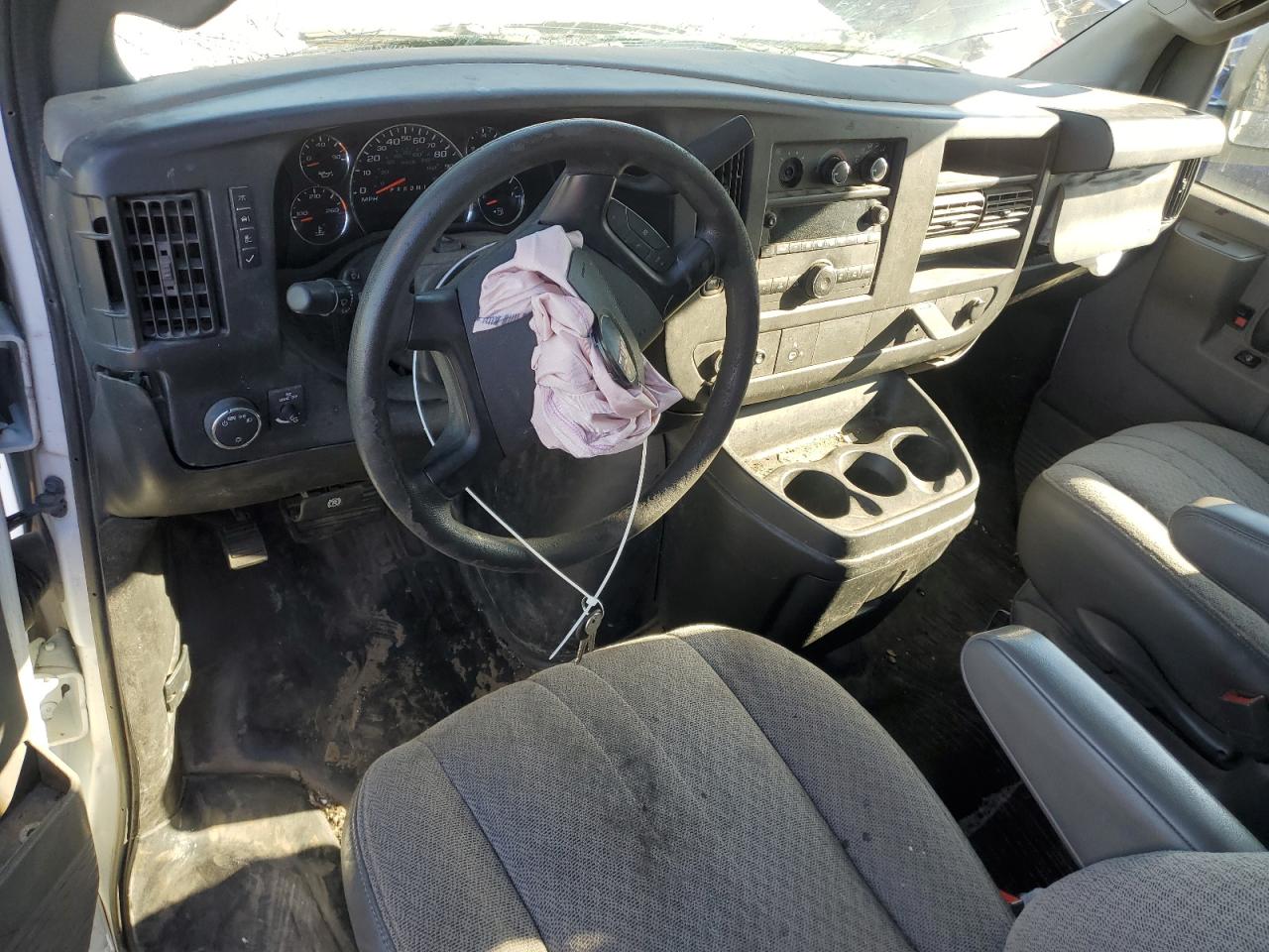 GMC Savana G2500 Image 10