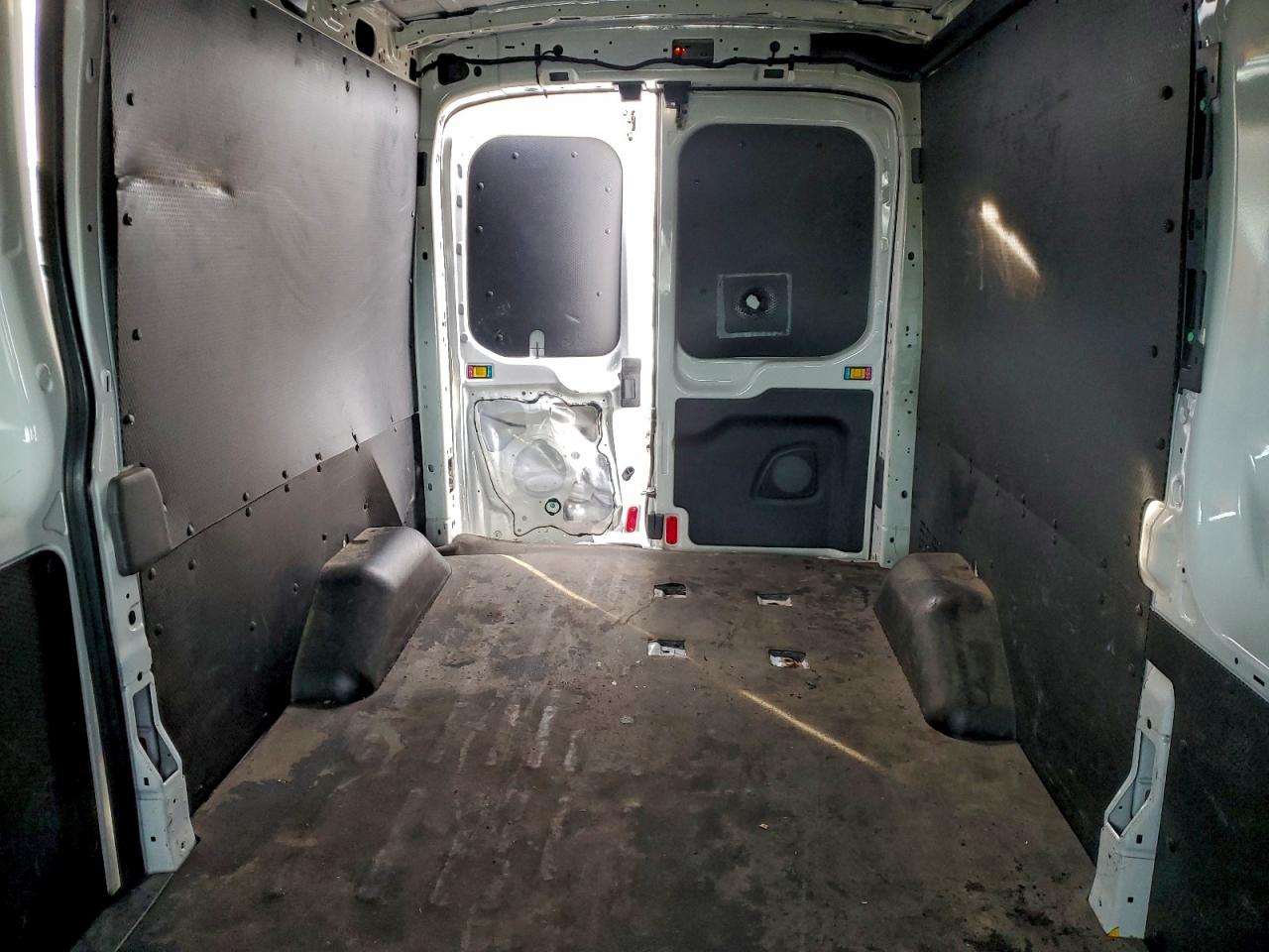 Ford Transit T-250 Image 11