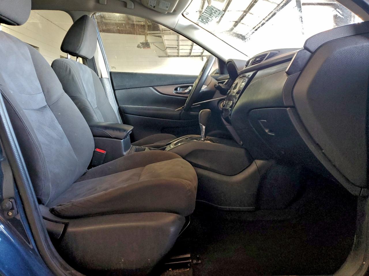 Nissan Rogue S Image 6