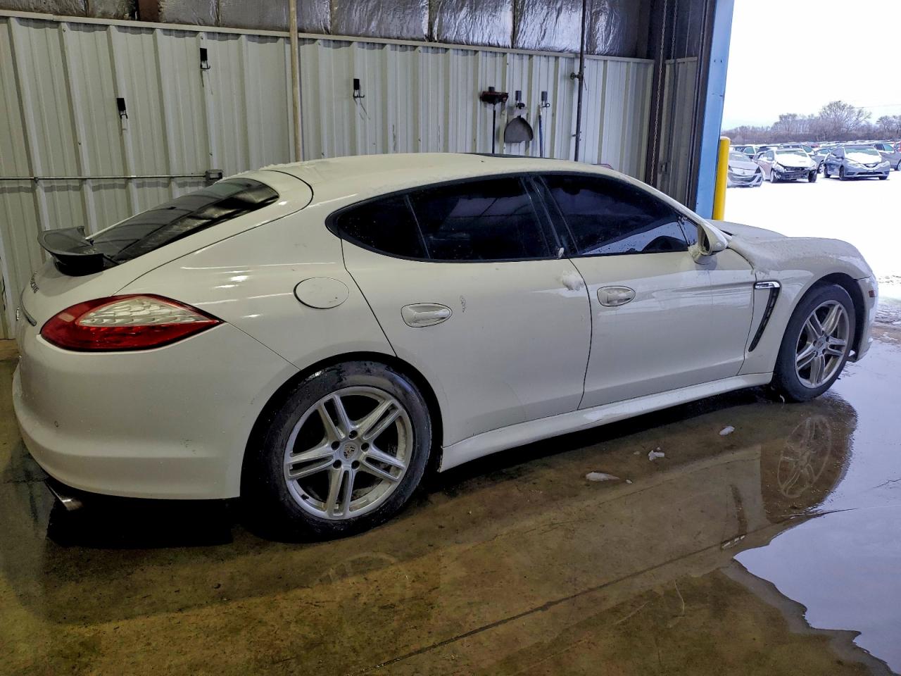 Porsche Panamera 2 Image 2