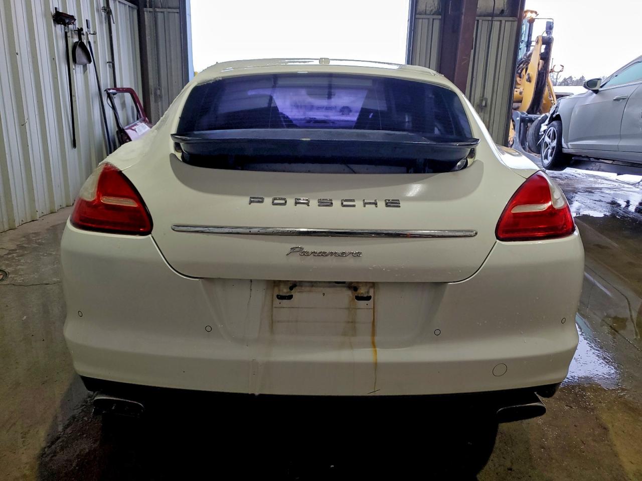 Porsche Panamera 2 Image 7