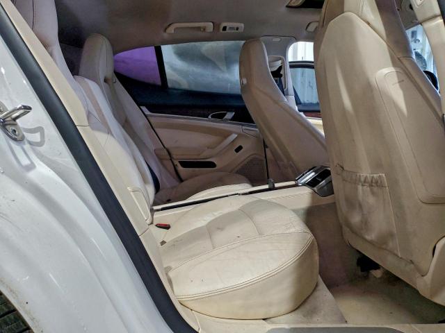 Porsche Panamera 2 Image 12