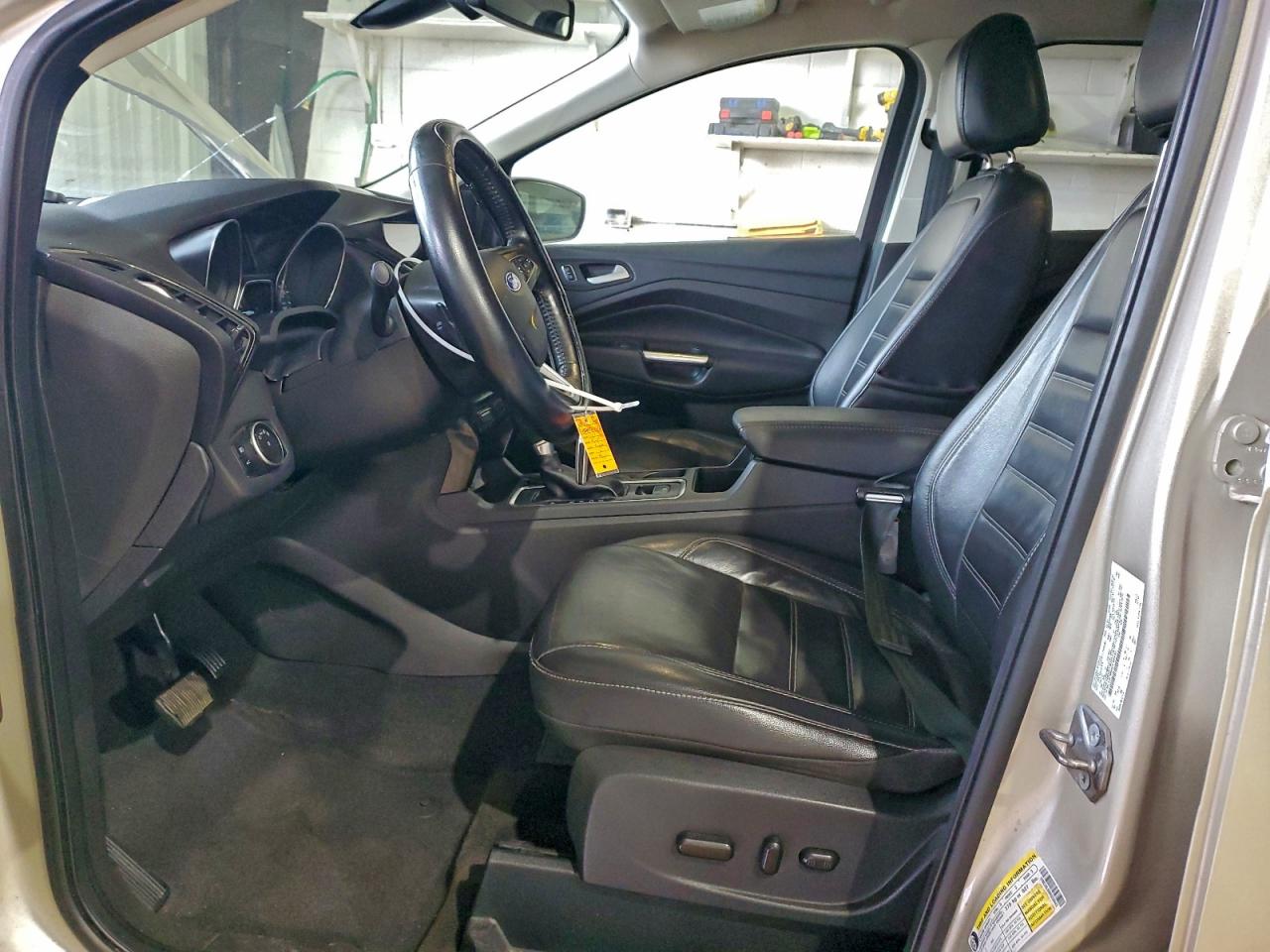 Ford Escape Titanium Image 6