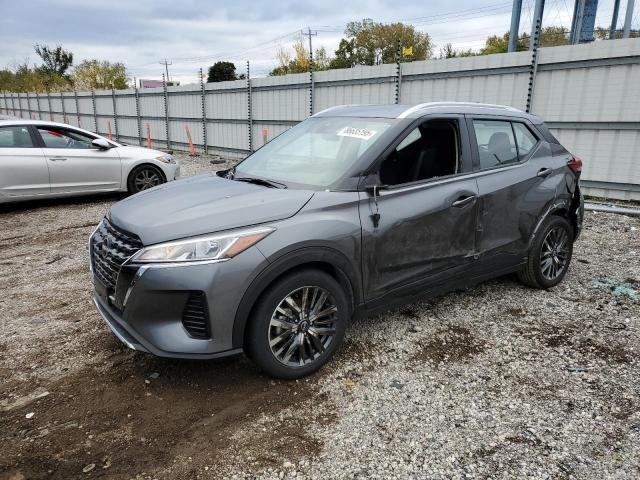  Salvage Nissan Kicks