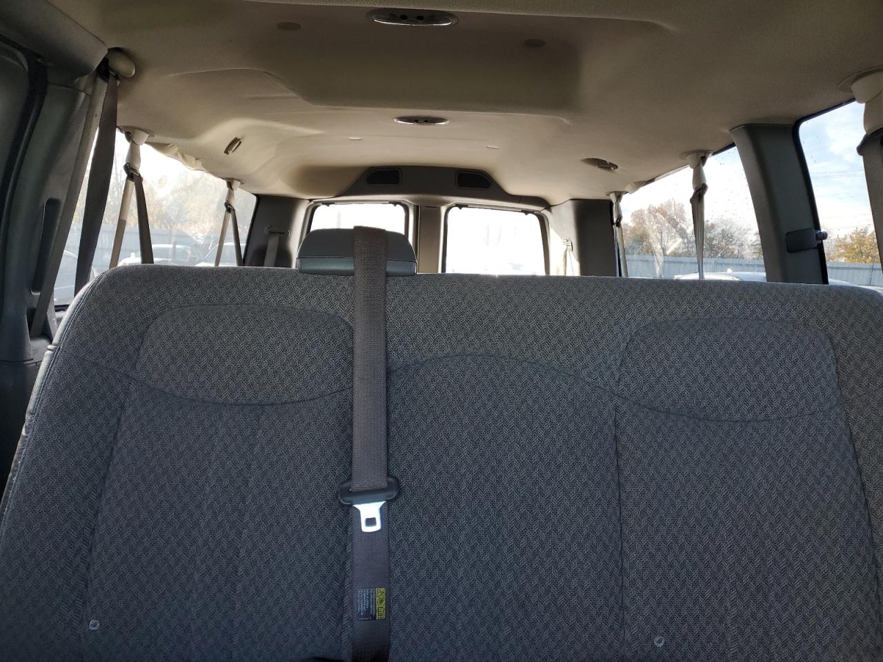 GMC Savana G3500 Image 8