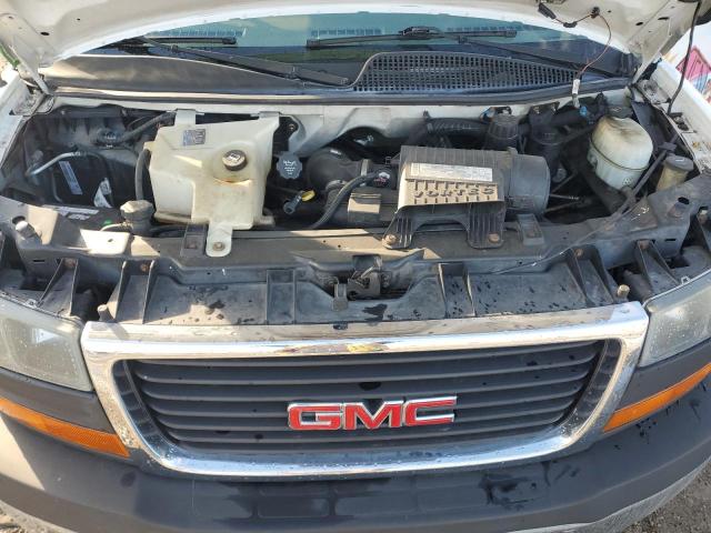 GMC Savana G3500 Image 10