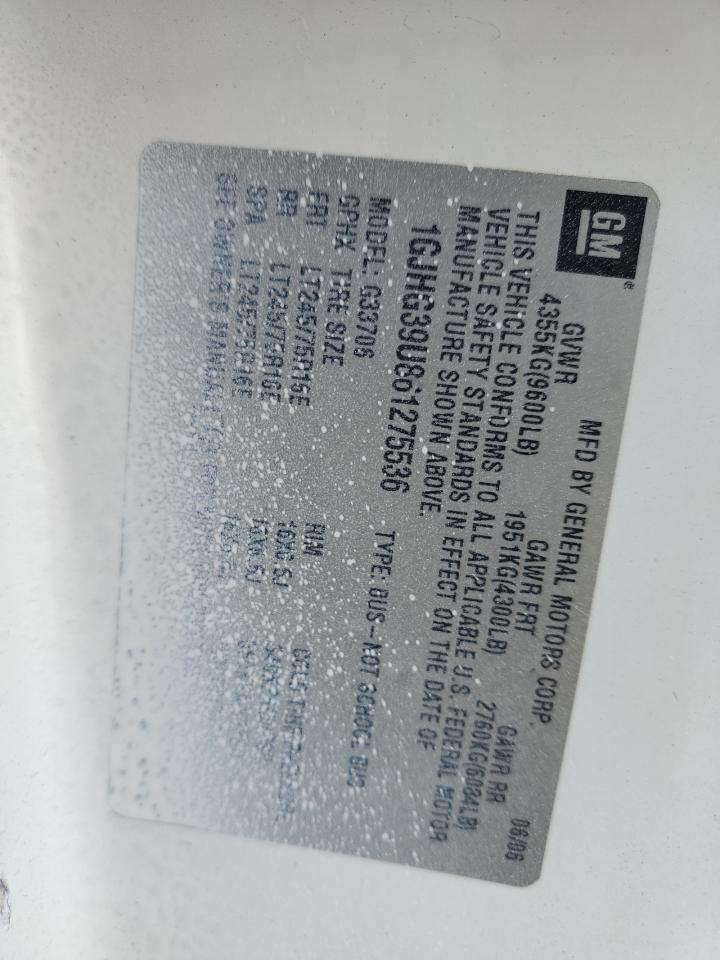 GMC Savana G3500 Image 13