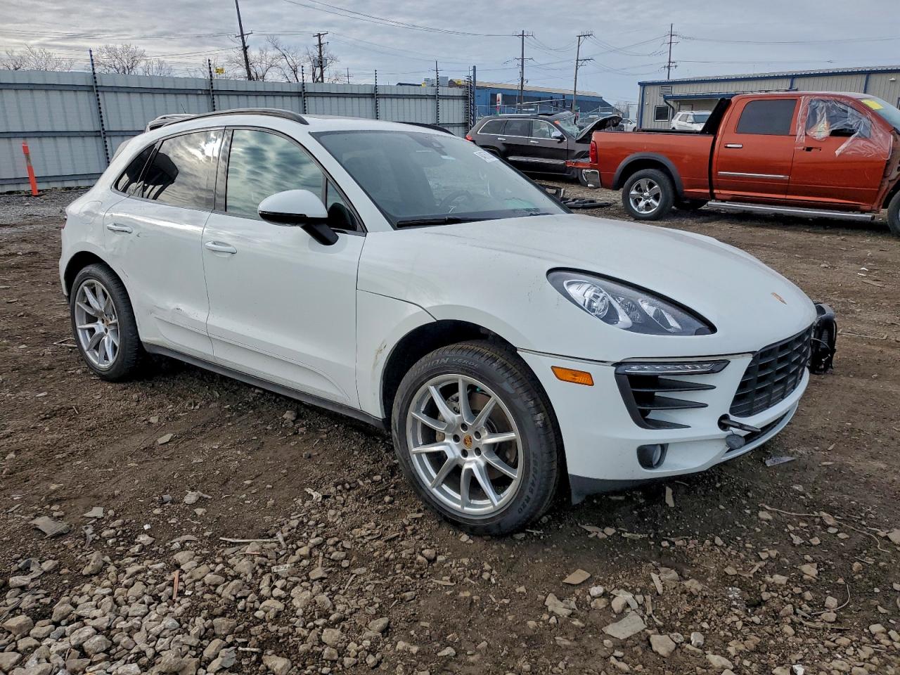 Porsche Macan S Image 2