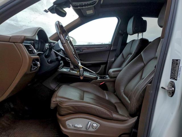 Porsche Macan S Image 10