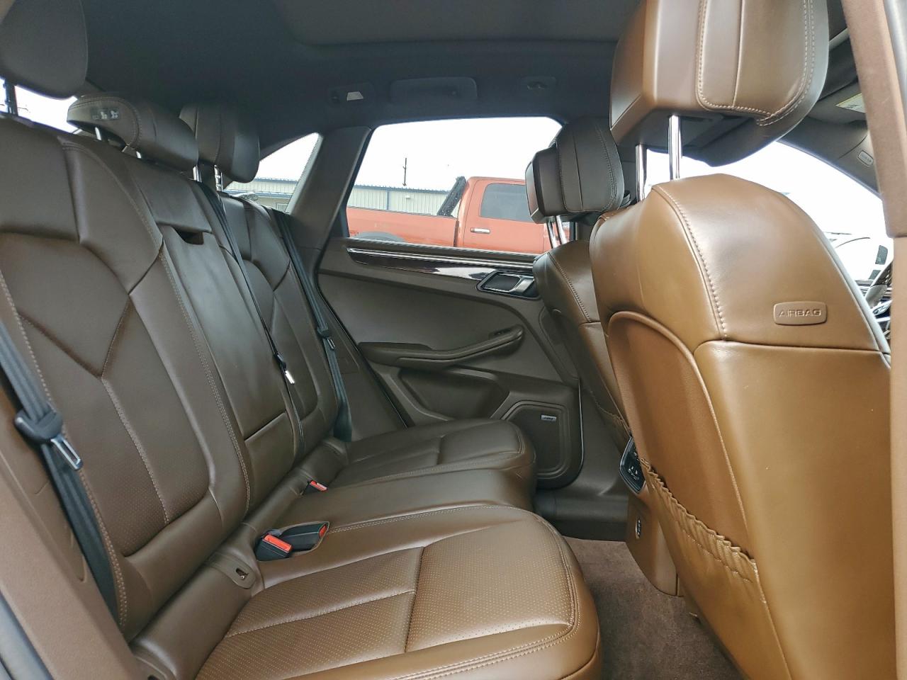 Porsche Macan S Image 11