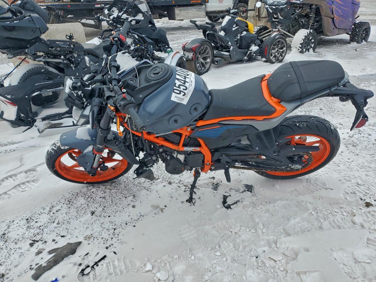 KTM Motorcycle Duke Image 2