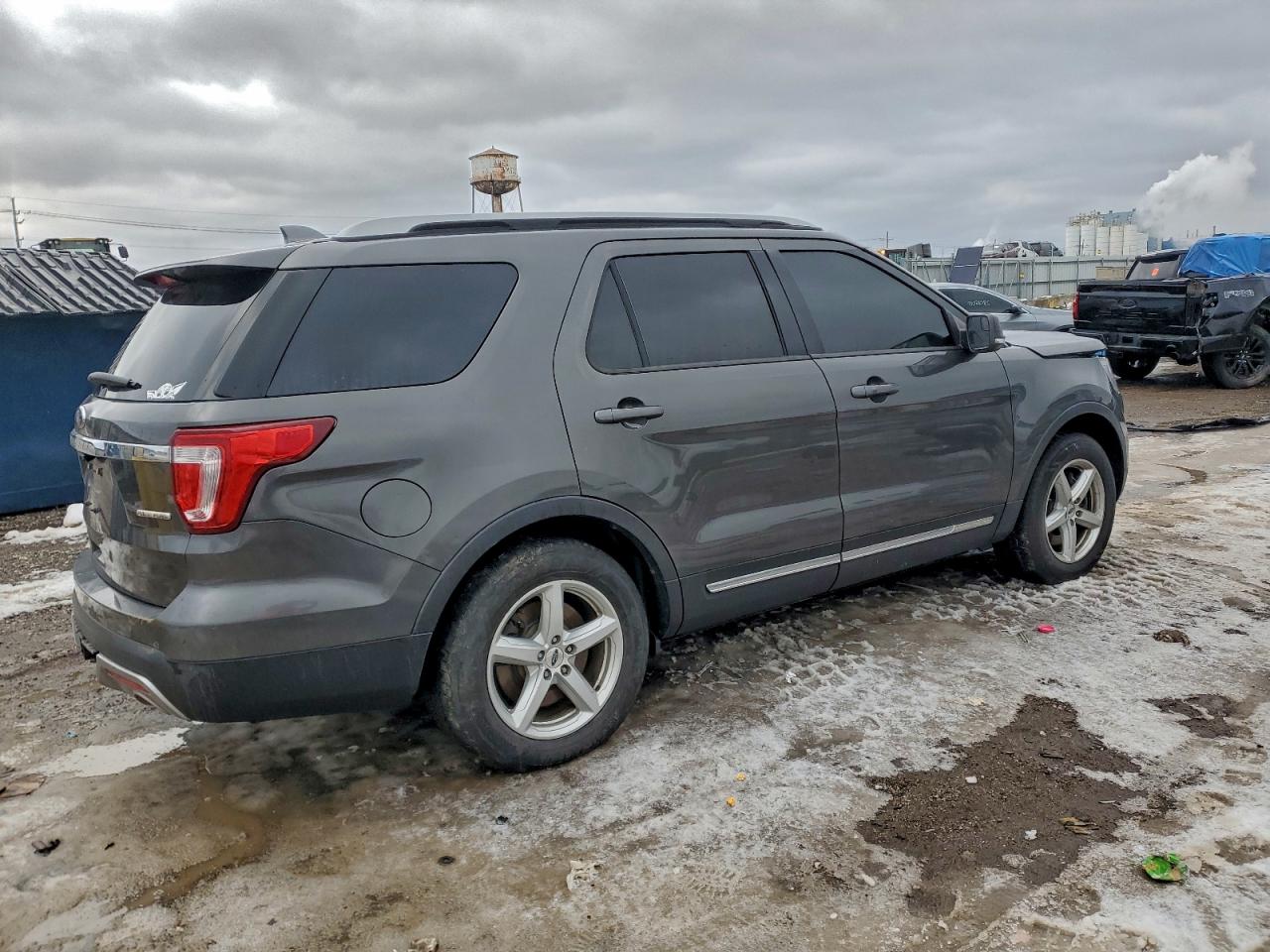 Ford Explorer Xlt Image 2