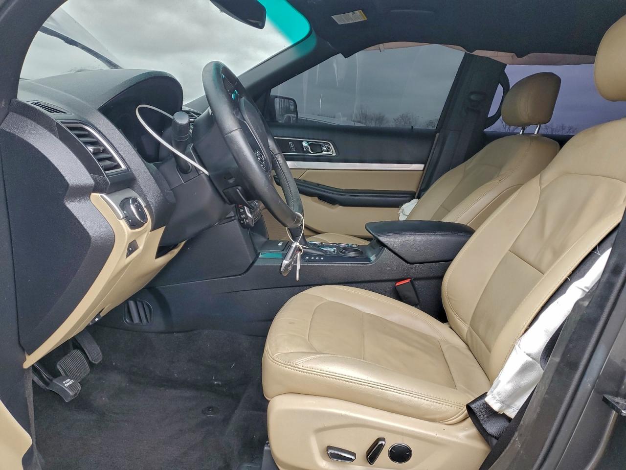 Ford Explorer Xlt Image 3