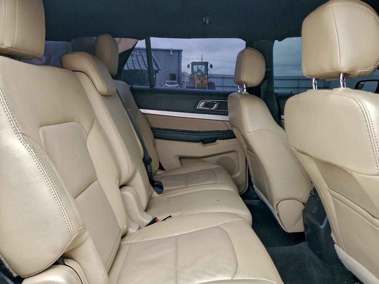 Ford Explorer Xlt Image 4