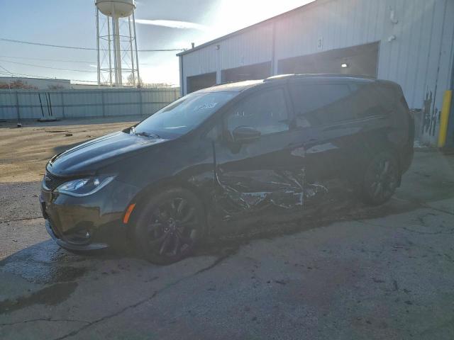  Salvage Chrysler Pacifica