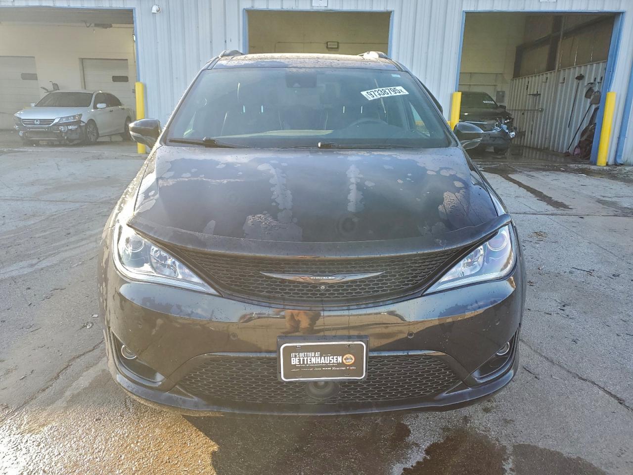 Chrysler Pacifica Limited Image 7