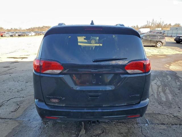 Chrysler Pacifica Limited Image 3