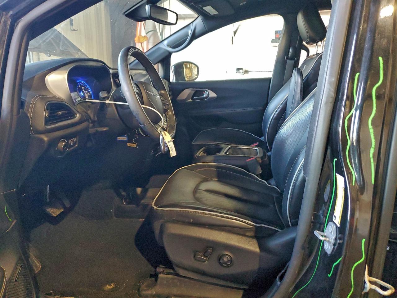 Chrysler Pacifica Limited Image 5