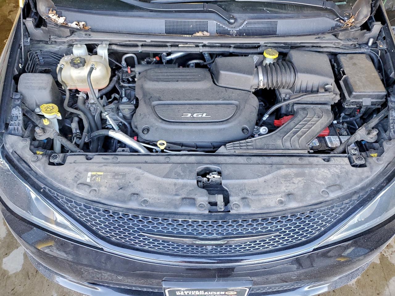 Chrysler Pacifica Limited Image 10