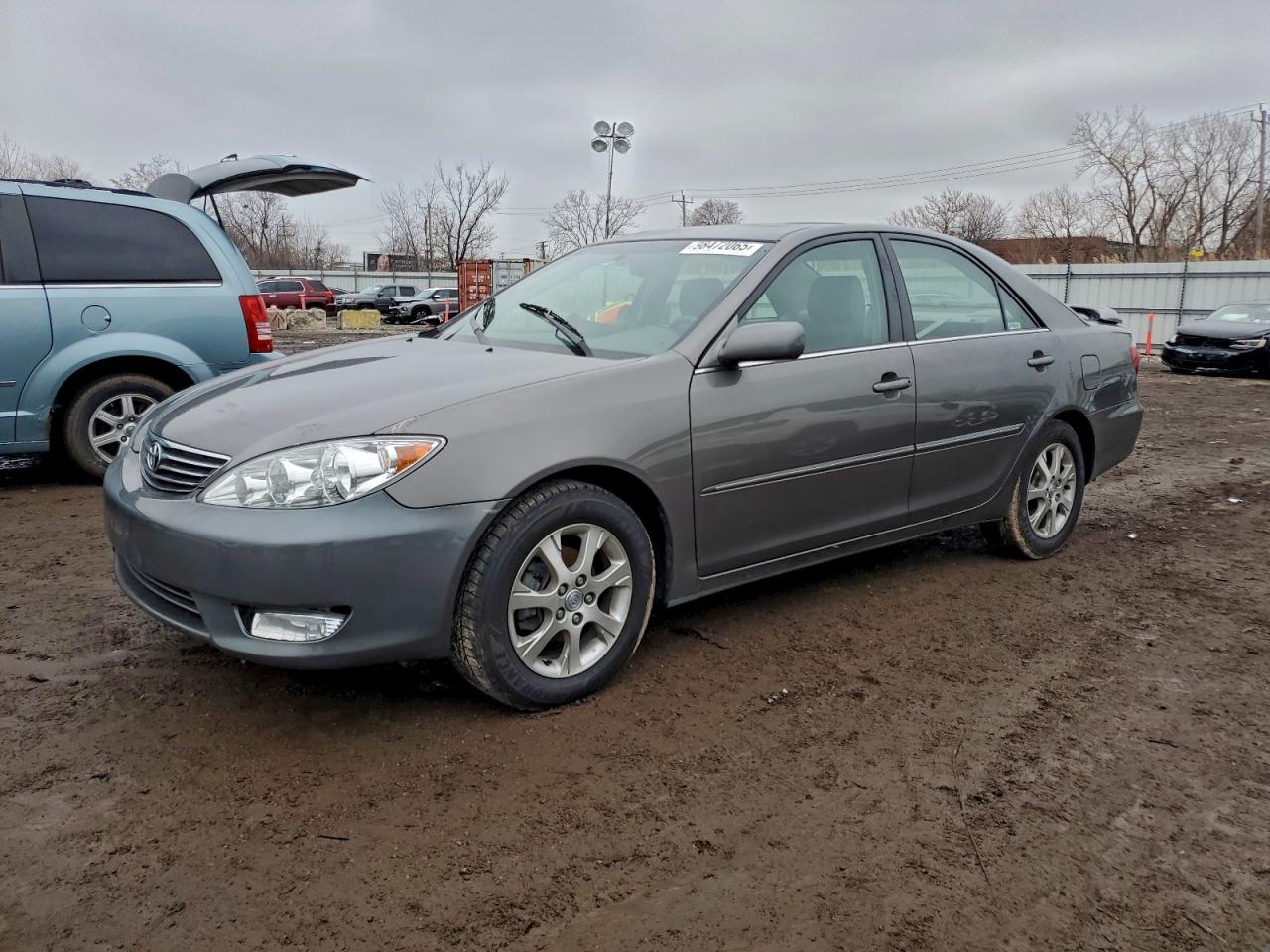 Toyota Camry Le Image 1