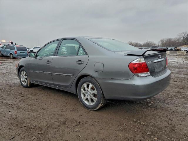 Toyota Camry Le Image 7