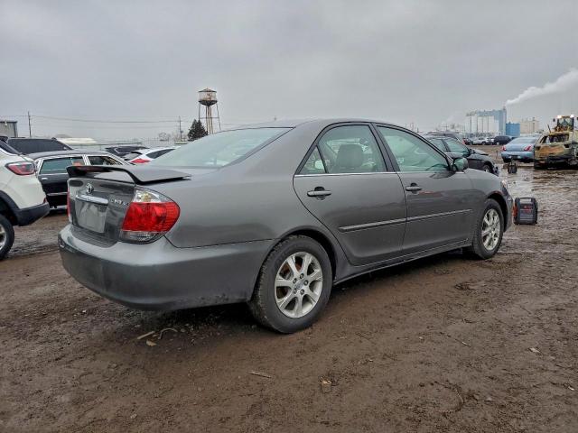 Toyota Camry Le Image 12